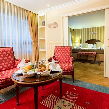 Eurostars Araguaney Hotel Santiago de Compostela Szoba fotó A suite at the Hotel de France