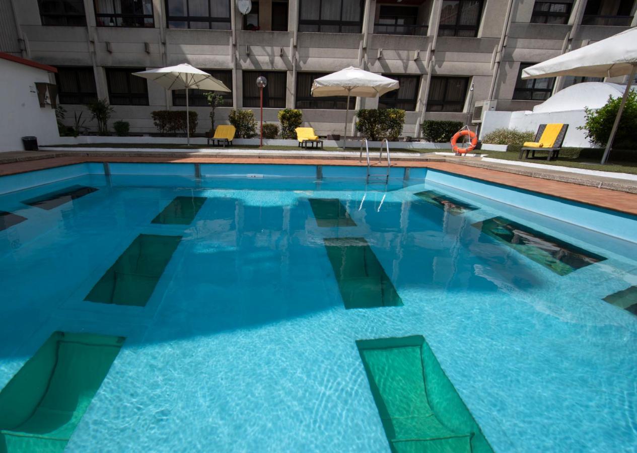 Eurostars Araguaney Hotel Santiago de Compostela Kültér fotó Swimming pool