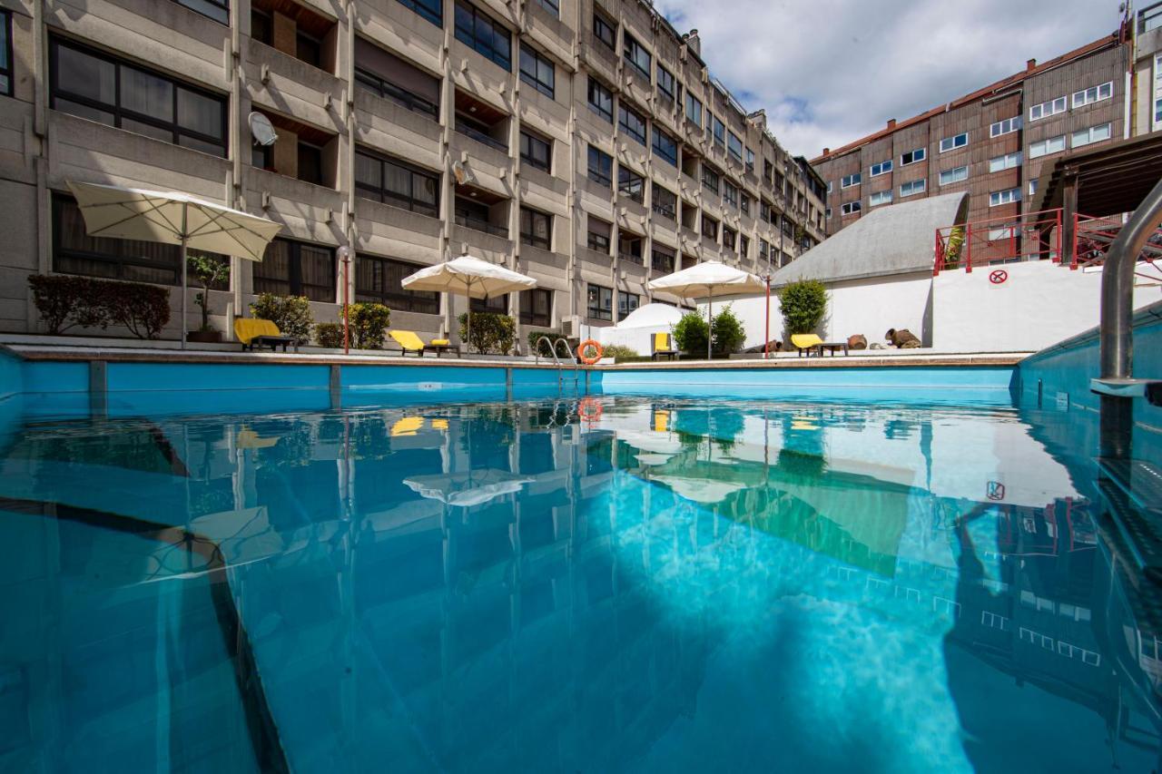 Eurostars Araguaney Hotel Santiago de Compostela Kültér fotó The swimming pool at the hotel