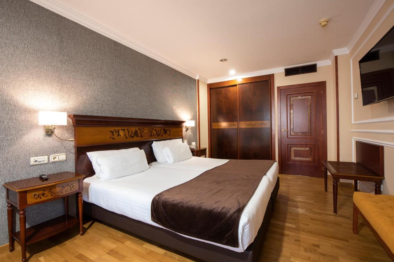 Eurostars Araguaney Hotel Santiago de Compostela Kültér fotó A bedroom in a hotel