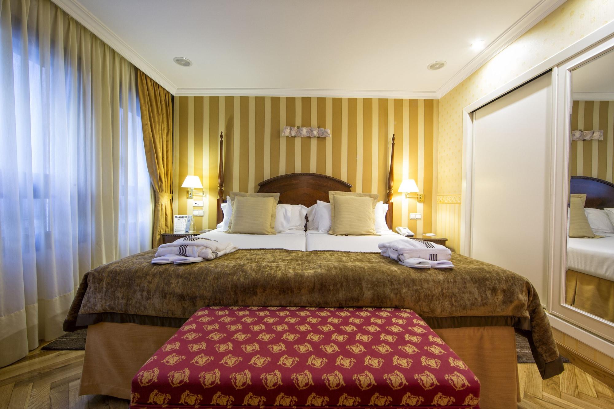 Eurostars Araguaney Hotel Santiago de Compostela Kültér fotó A bedroom at the hotel
