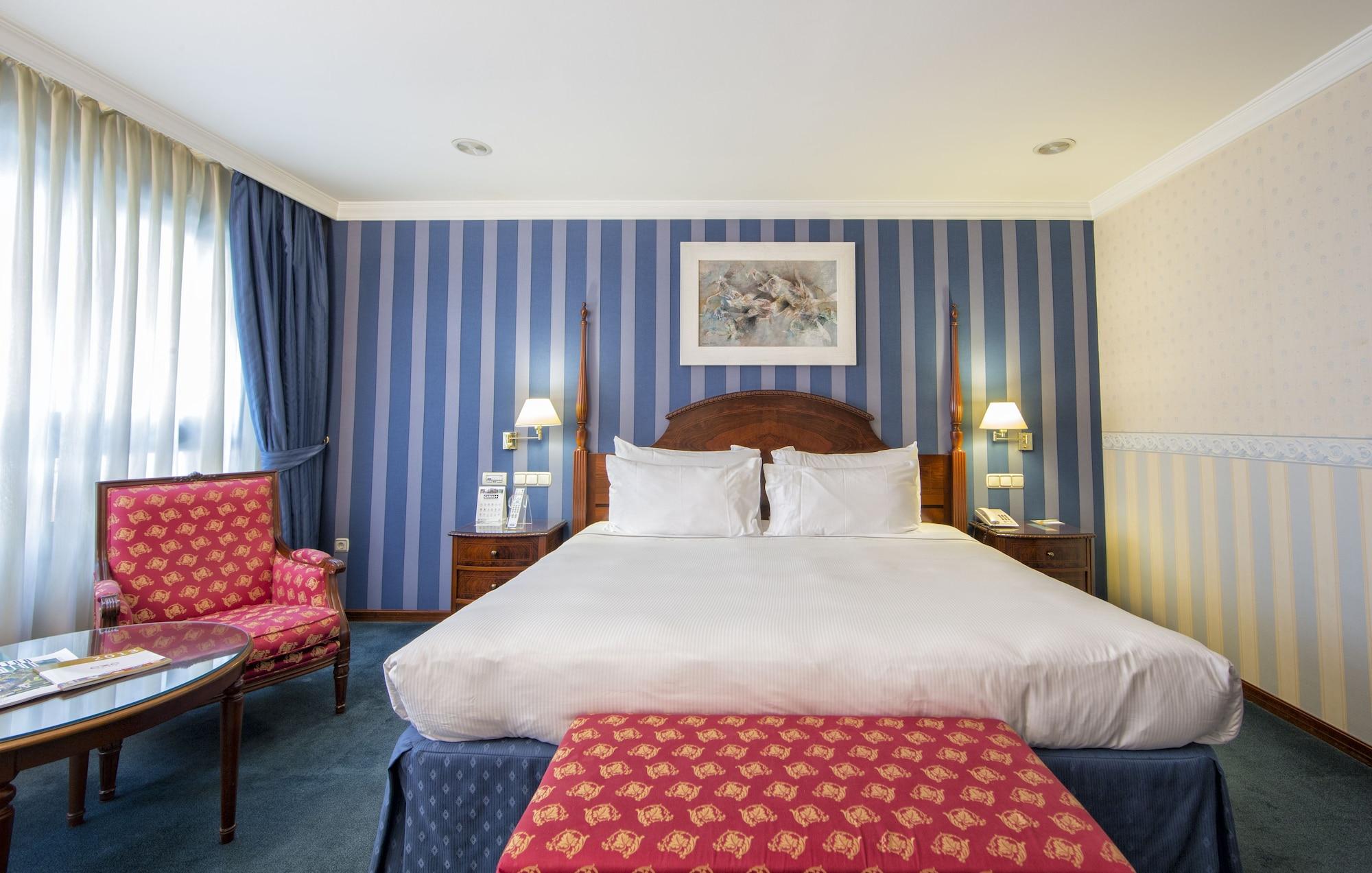 Eurostars Araguaney Hotel Santiago de Compostela Kültér fotó A bedroom at the hotel