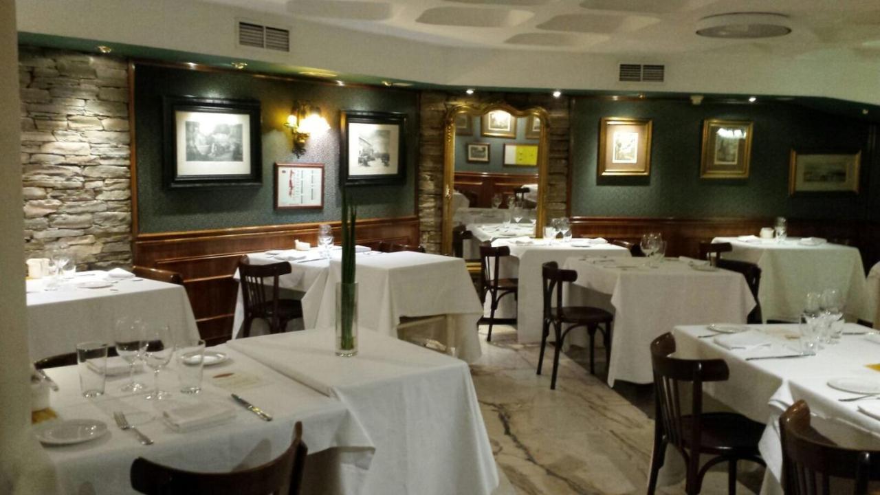 Eurostars Araguaney Hotel Santiago de Compostela Kültér fotó Interior of the restaurant