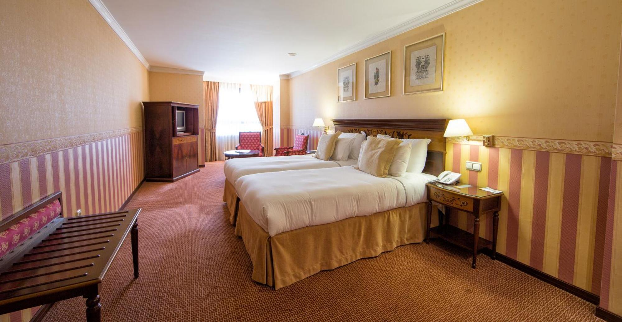 Eurostars Araguaney Hotel Santiago de Compostela Szoba fotó A room at the hotel